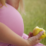 Alimentação na gravidez pode prevenir doenças no bebê Gravidez 