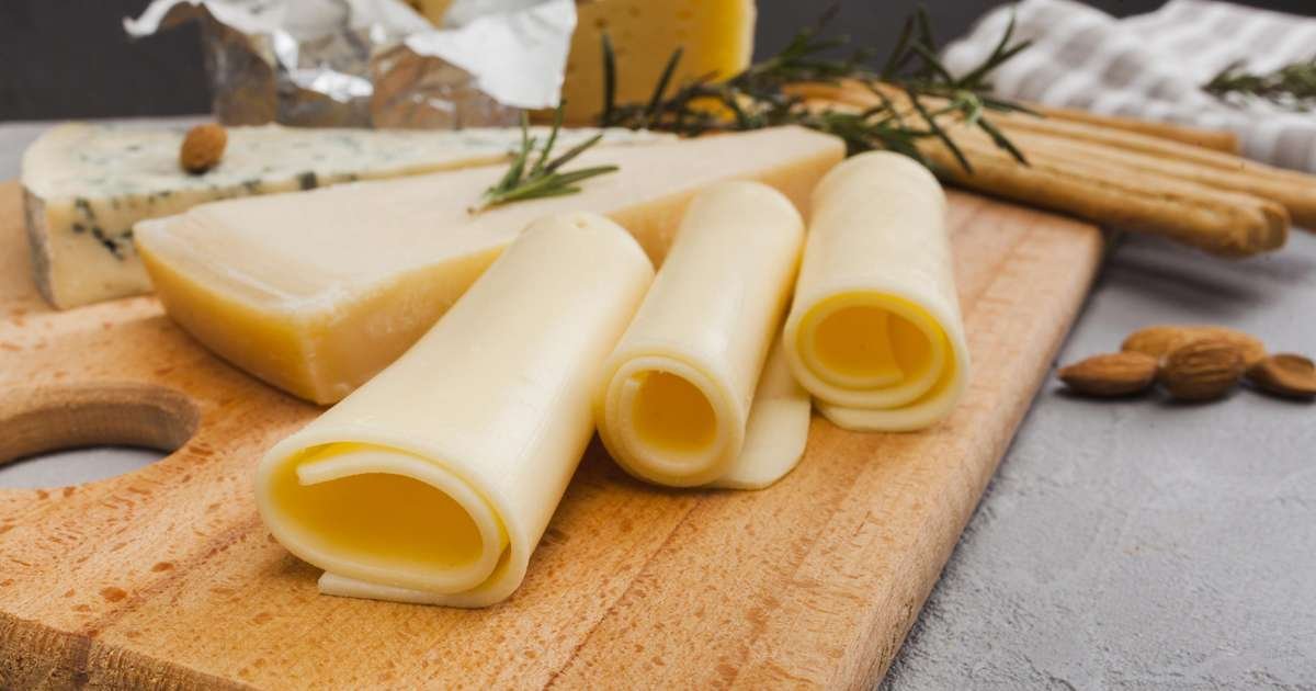 Comparação entre Queijo Muçarela e Queijo Prato