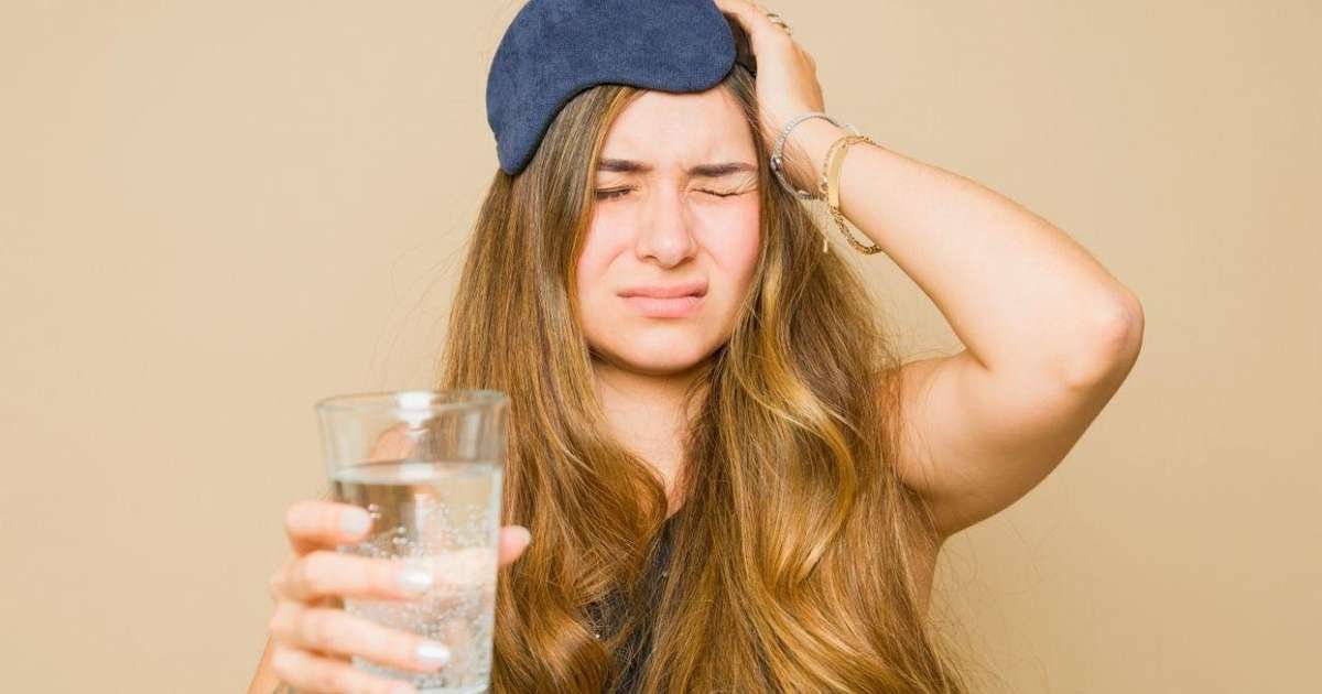 Sete alimentos que fortalecem o sistema imunológico, incluindo frutas cítricas, alho, gengibre, iogurte, brócolis, sementes de girassol e cúrcuma.